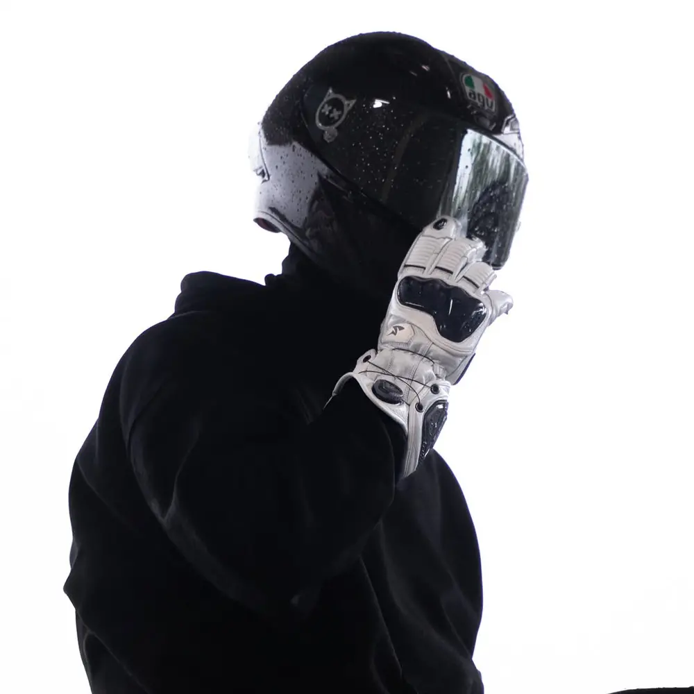 Shark Torsion White Gloves 3