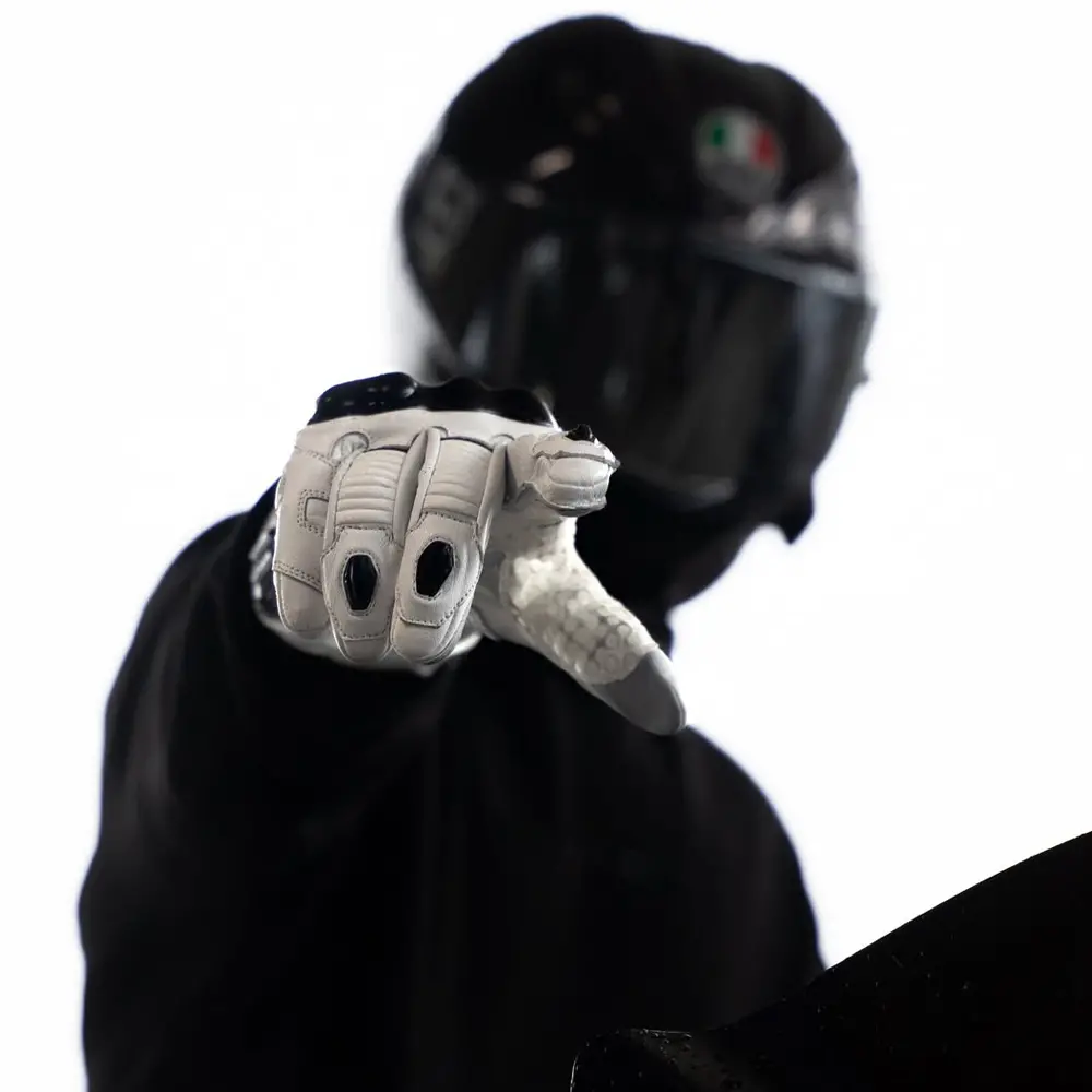 Shark Torsion White Gloves 4