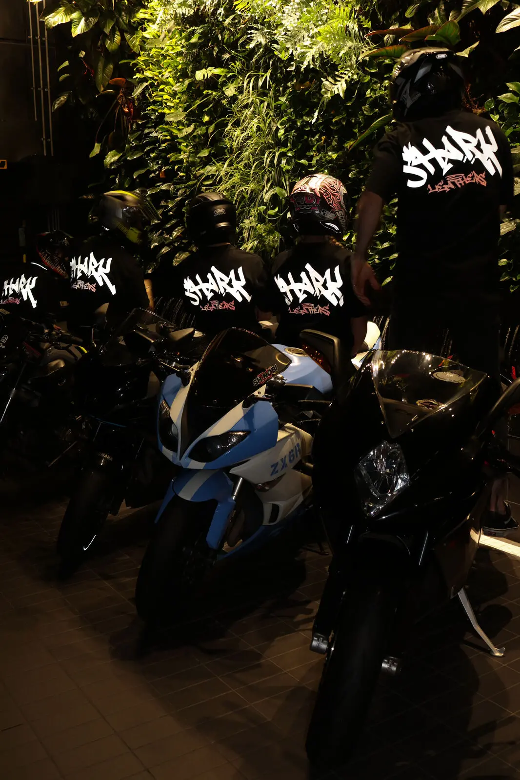 Shark Graff Tee 6